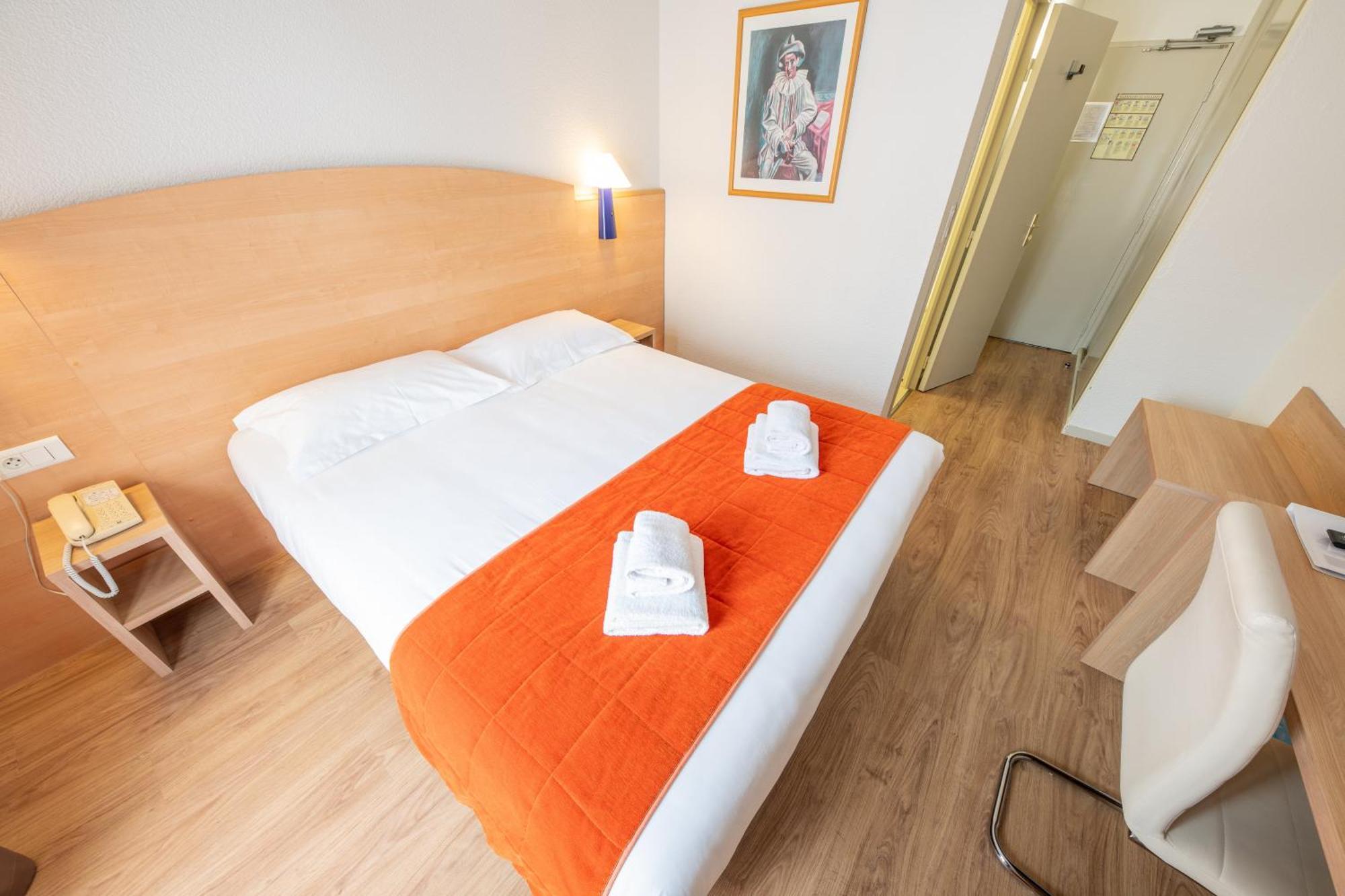 Hotel Saint Laurent Nogent-sur-Seine Bilik gambar