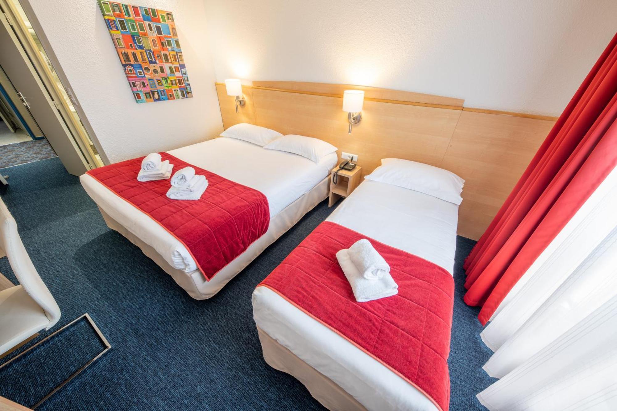 Hotel Saint Laurent Nogent-sur-Seine Bilik gambar