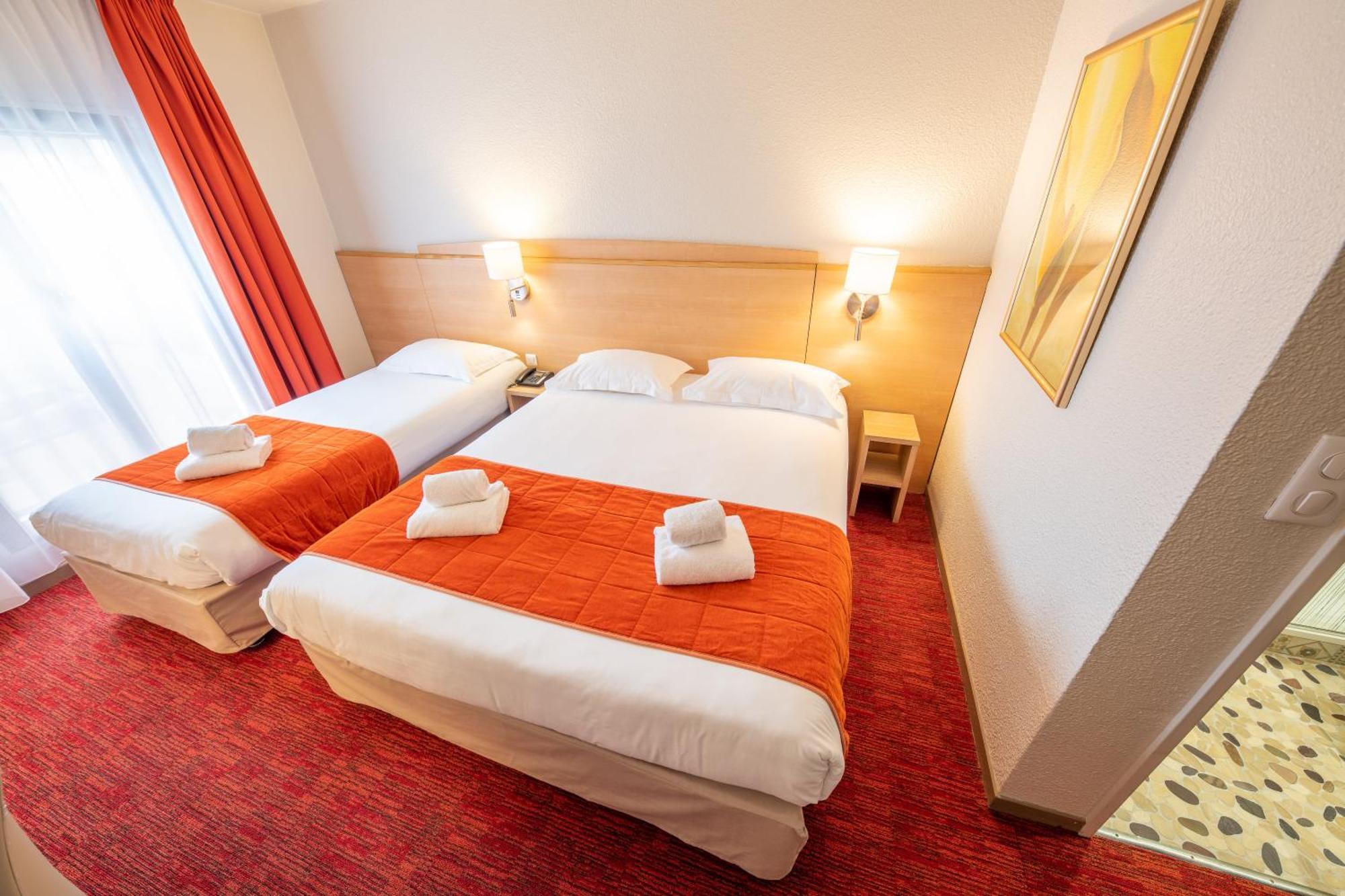 Hotel Saint Laurent Nogent-sur-Seine Bilik gambar